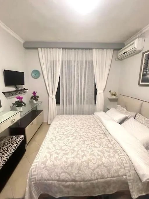 Nice Central Apartment In Tirana City 0*,  アルバニア